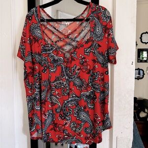 Super soft paisley cross cross top